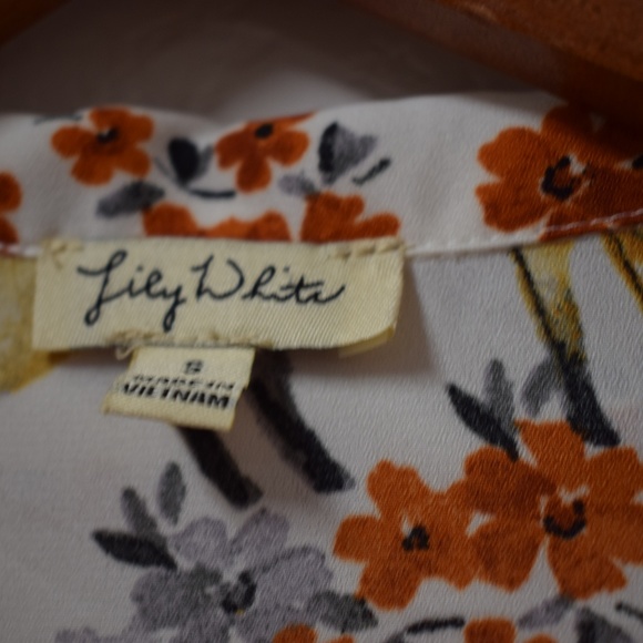 Lily White Fox Print Crop Top - Picture 3 of 3